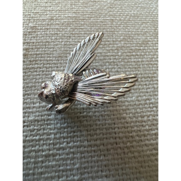 Vintage Monet Bee Brooch - Picture 2 of 3
